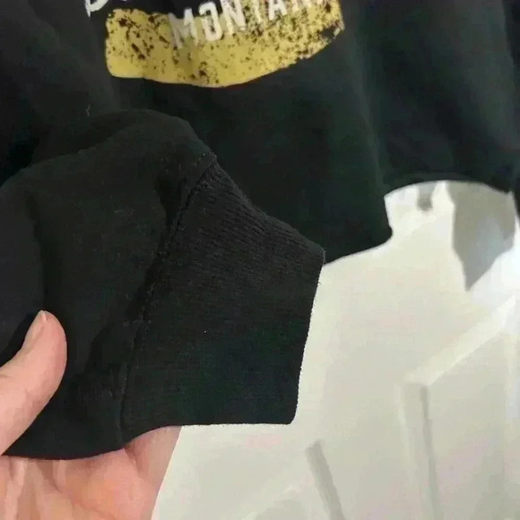Yellowstone Dutton Ranch Montana Graphic Cropped Sweatshirt Size M. Black Yellow - Picture 3 of 7